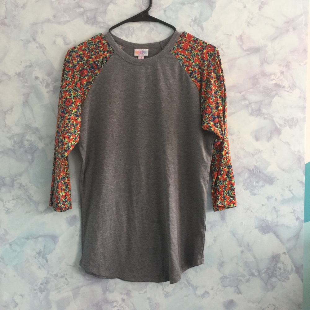 Lularoe Randy Gray with Red Flora Baseball Tee Sm
